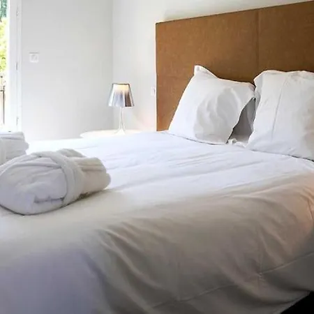 L'ile-rousse Sleeps 2 Pool Air Con T805884 *